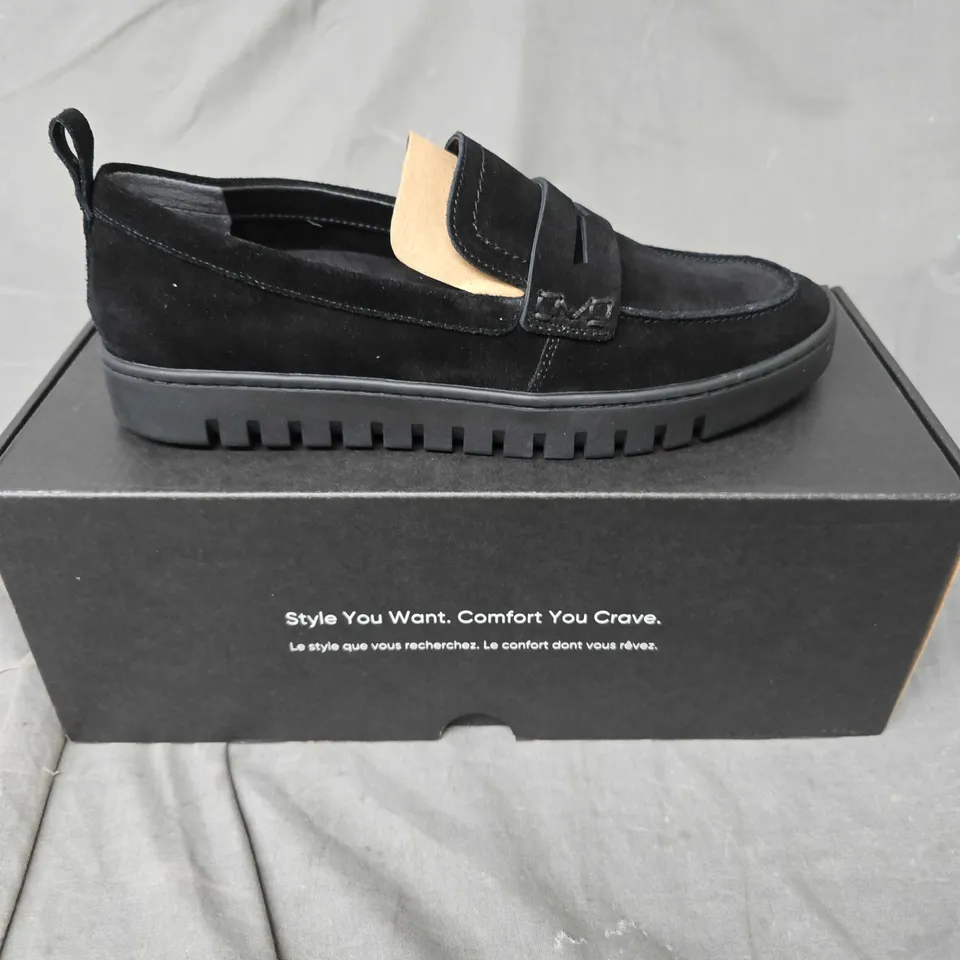 BOXED PAIR OF VIONIC UPTOWN SLIP ON SHOES IN BLACK - 7