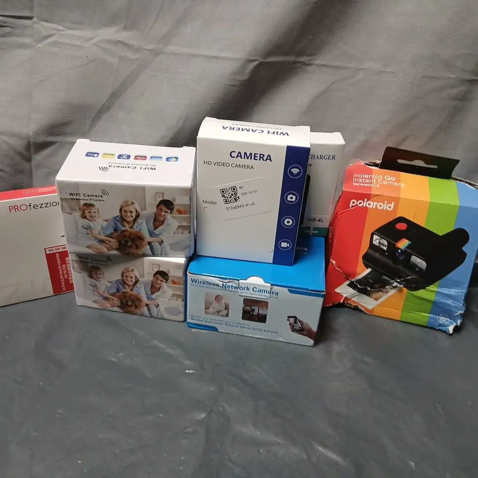 APPROXIMATELY 10 ASSORTED CAMERAS AND ACCESSORIES 