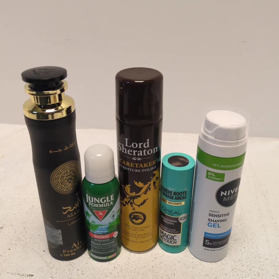 APPROXIMATELY 15 ASSORTED AEROSOLS TO INCLUDE NIVEA MEN SHAVING GEL, JUNGLE FORMULA INSECT REPELLENT, LOREAL MAGIC RETOUCH CONCEALER SPRAY, ETC - COLLECTION ONLY