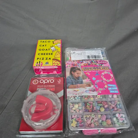 BOX OF APPRO 10 ASSORTED TOYS AND GAMES TO INCLUDE CARD GAMES, GUM SHEILD AND BEADING KITS