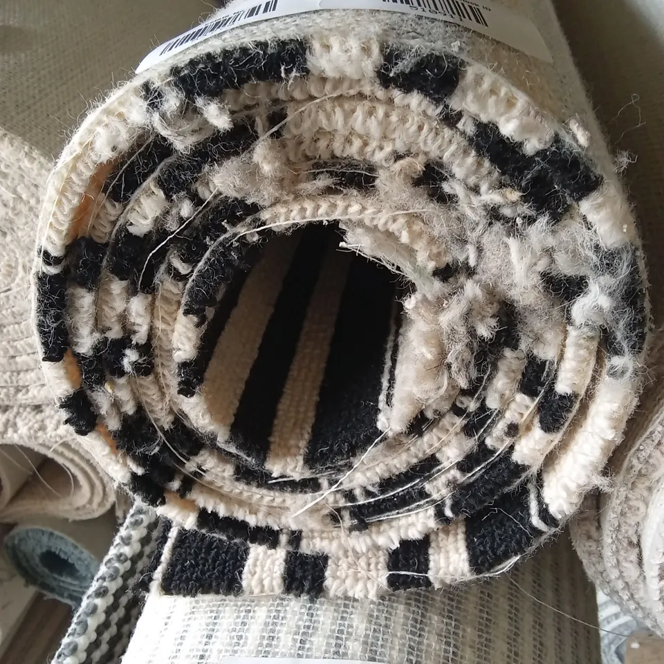 PALLET OF APPROXIMATELY 33 SMALL ROLLS OF DESIGNER CARPET 