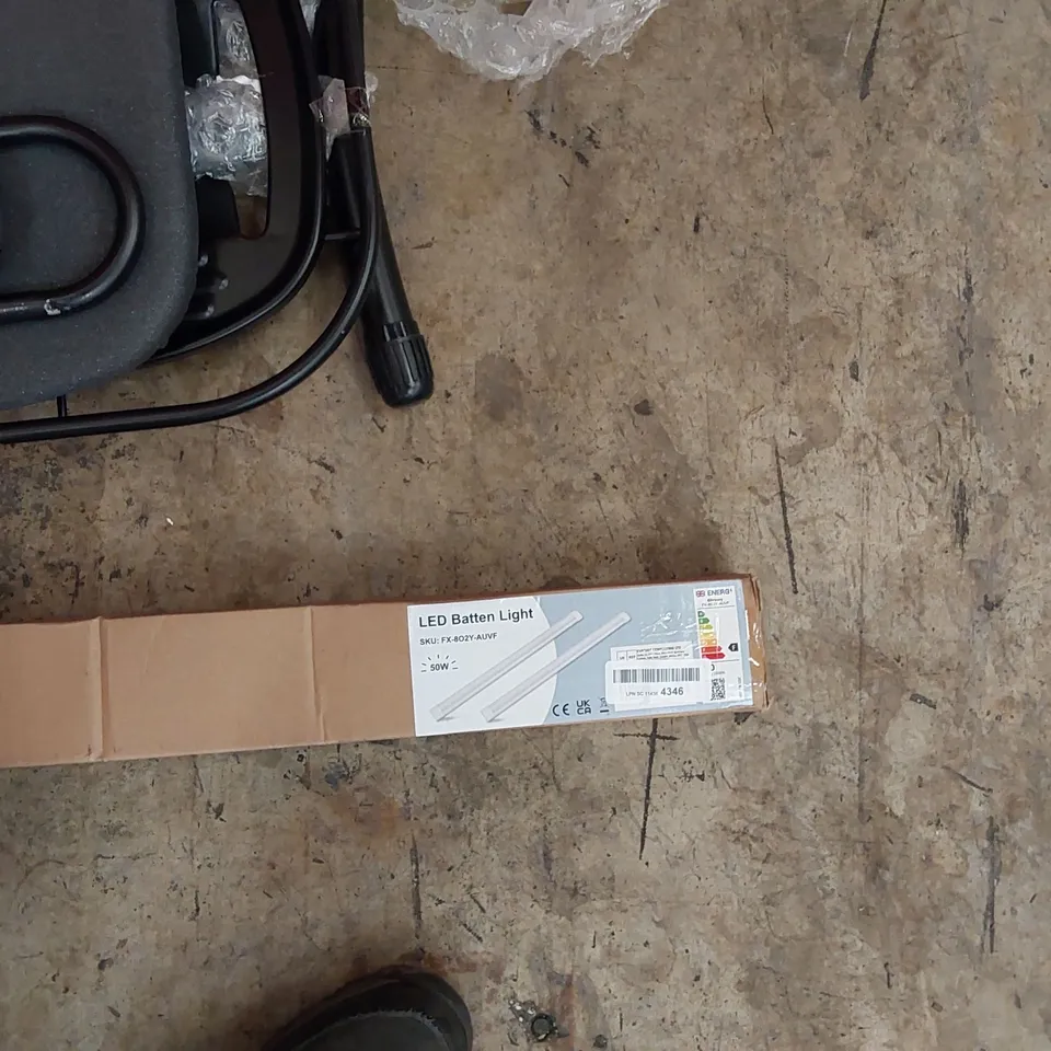 PALLET OF ASSORTED ITEMS INCLUDING: IRONING BOARDS, MINI IRONING BOARD, LED BATTEN LIGHT, ROLLER BLINDS, 12FT MULTI-USE EXTENSION POLE