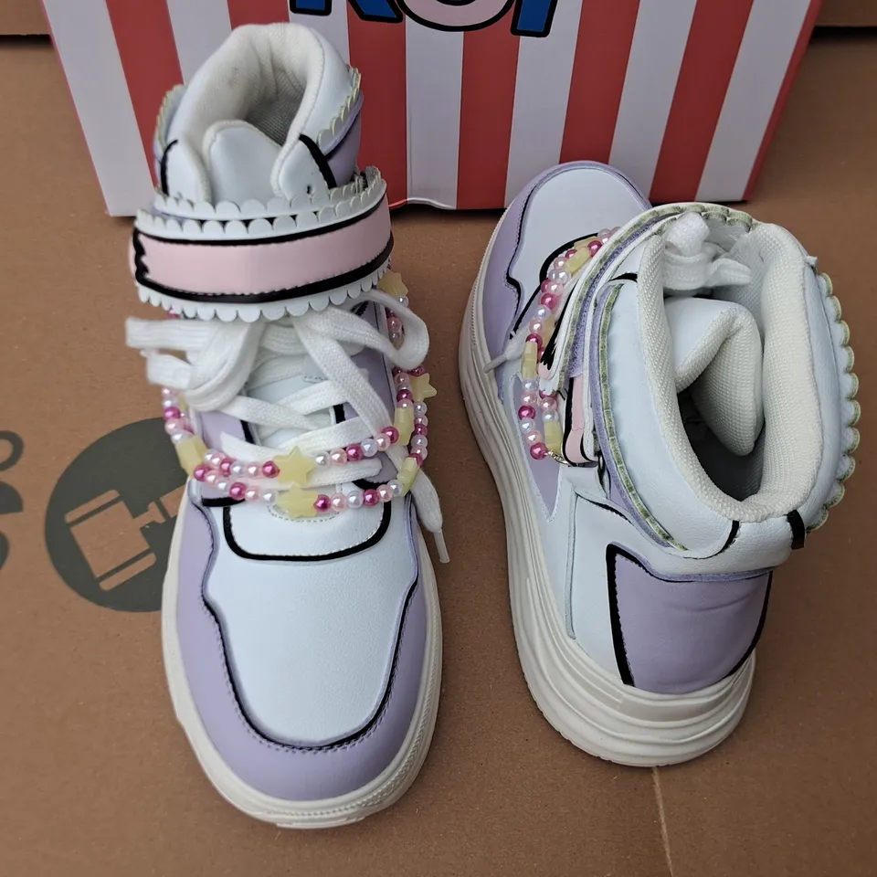 BRAND NEW BOXED KOI KETNIPZ UR A STAR HI-TOP TRAINERS IN PURPLE/WHITE - UK 4