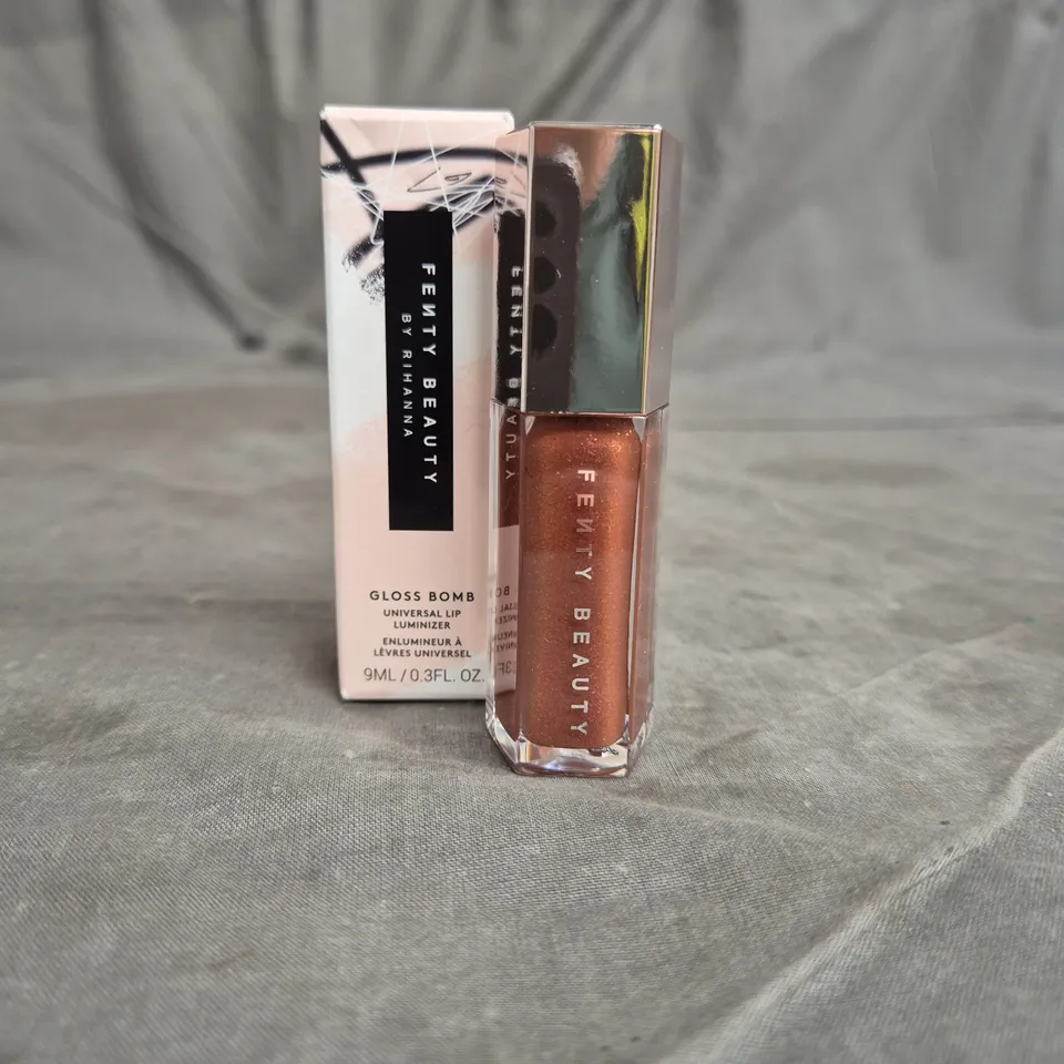 FENTY BEAUTY GLOSS BOMB UNIVERSAL LIP LUMINIZER - HOT CHOCOLIT - 9ML