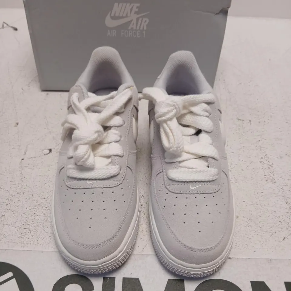 NIKE AIR FORCE LV8 GS GREY TRAINERS – UK 4.5