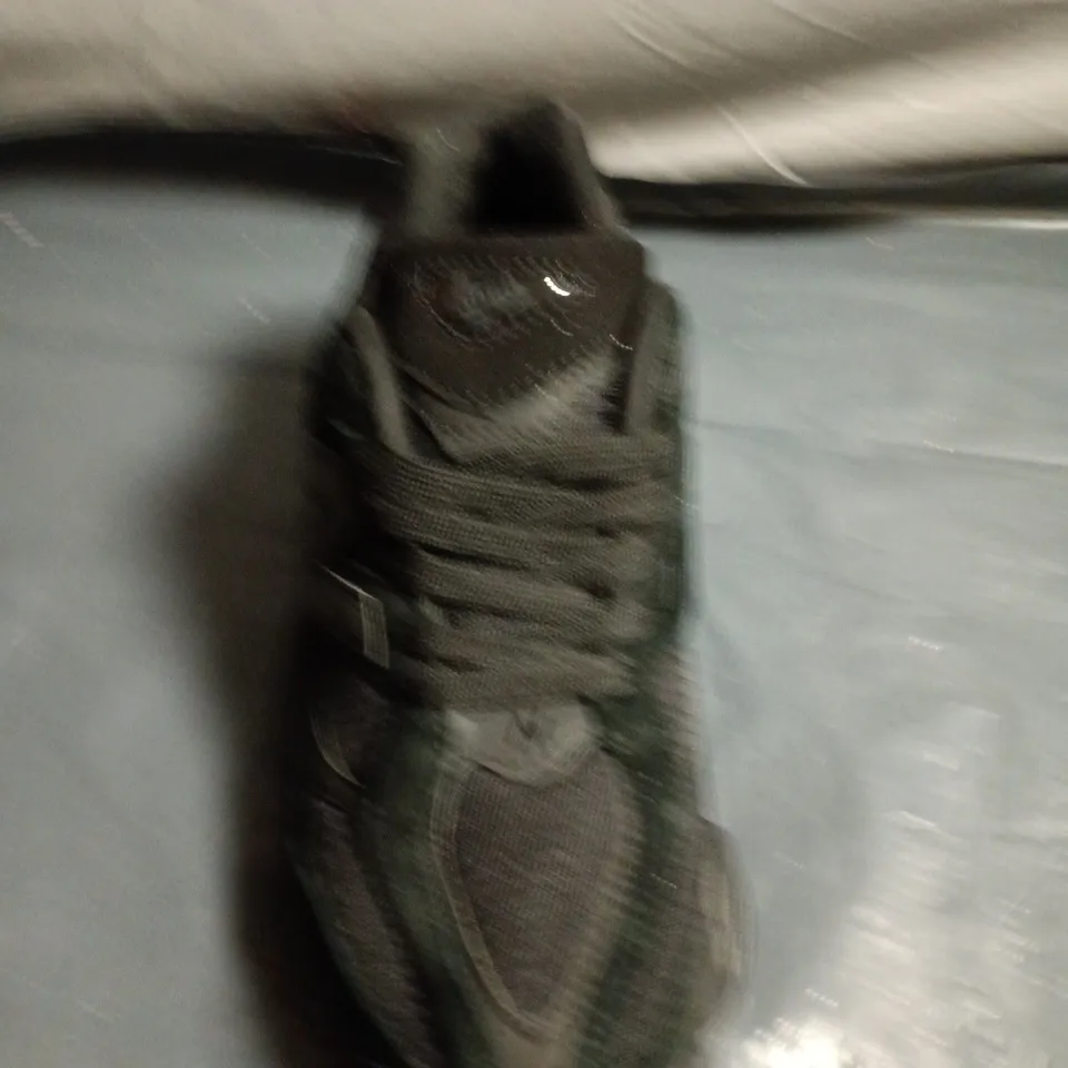 PAIR OF NEW BALANCE TRAINERS - UK SIZE 7