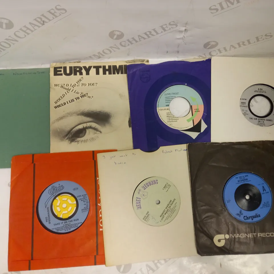 LOT OF APPROXIMATELY 20 VINYL SINGLES, TO INCLUDE JANET JACKSON, DIVINE, ADAM ANT, ETC