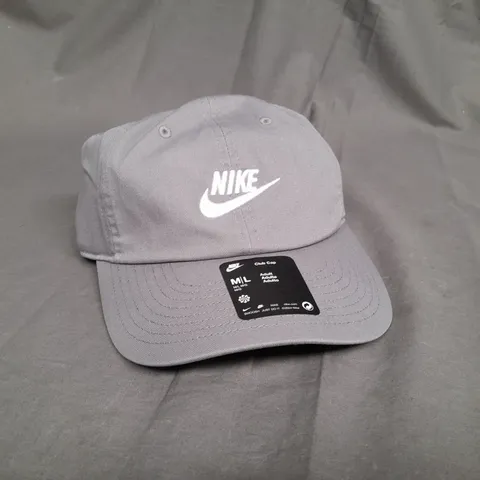 NIKE CLUB CAP IN GREY - M/L