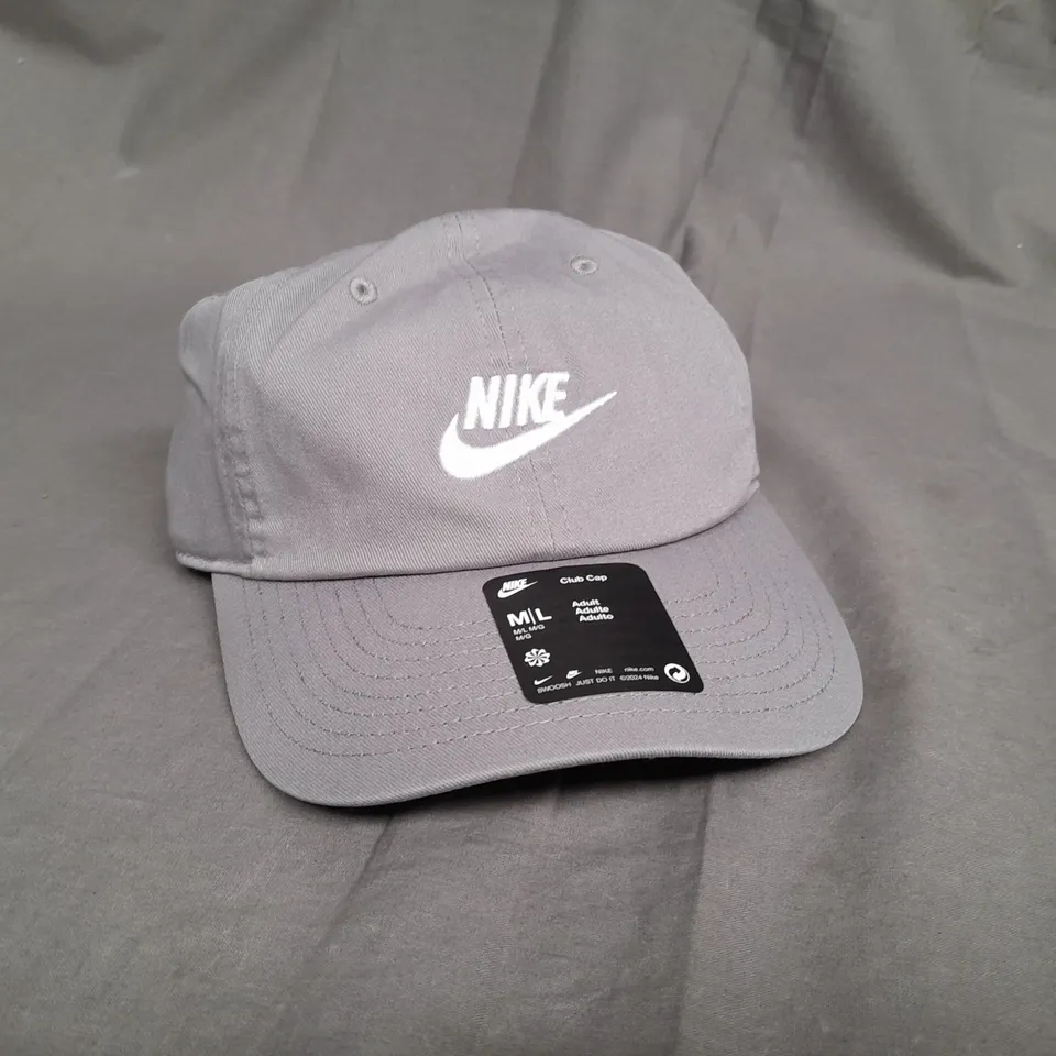 NIKE CLUB CAP IN GREY - M/L