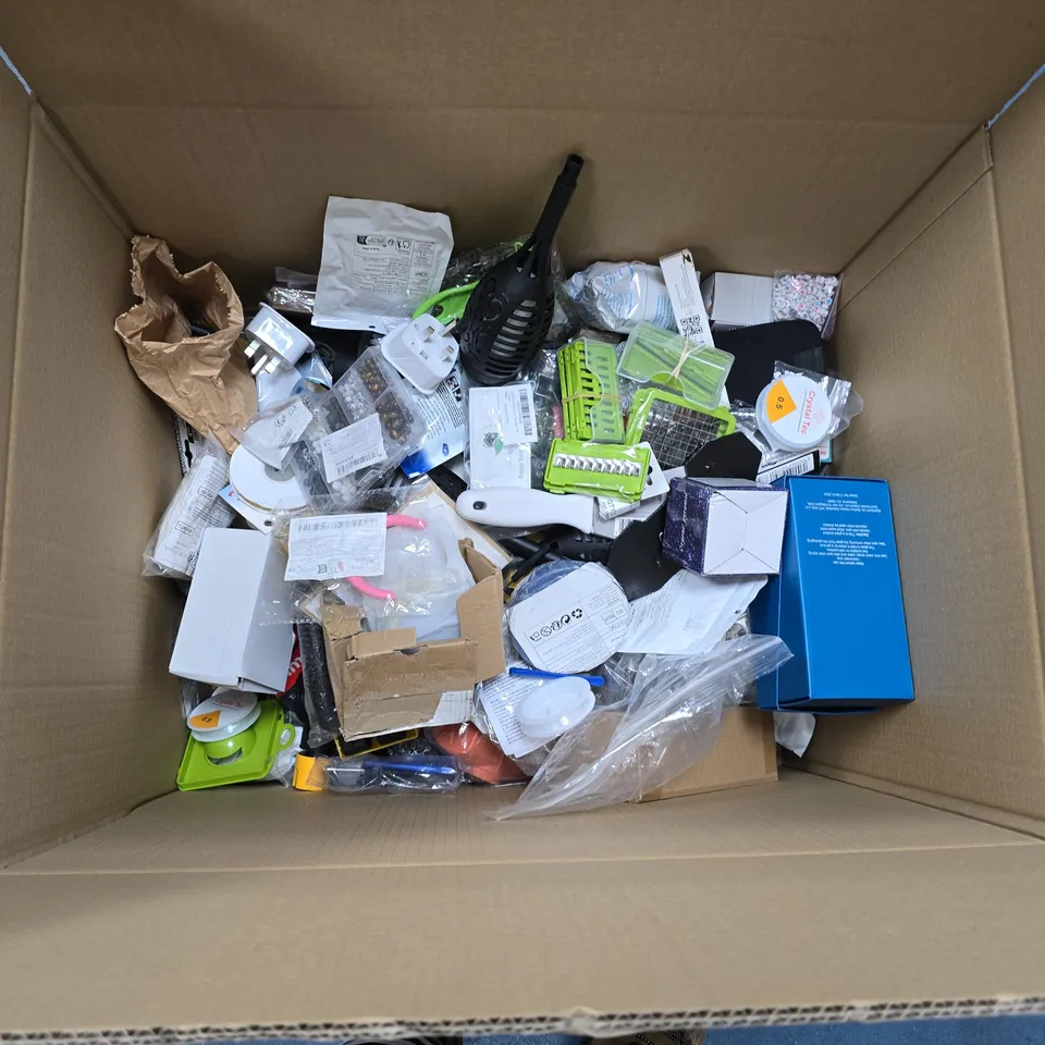 LARGE BOX OF ASSORTED ITEMS TO INCLUDE - KEY LOCK - FISH BATE - BIN BAGS 