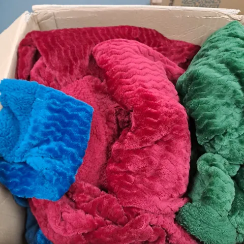 LARGE BOX OF ASSORTED CLOTHING ITEMS IN VARIOUS COLOUR, STYLE AND SIZES