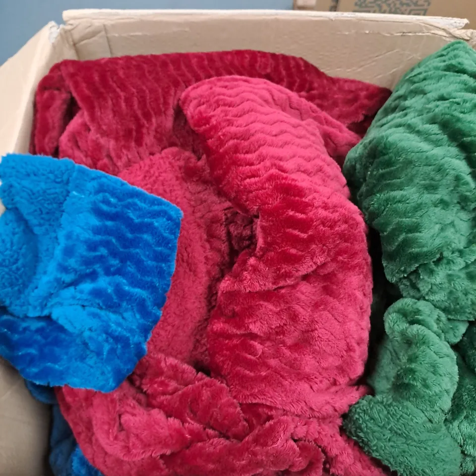 LARGE BOX OF ASSORTED CLOTHING ITEMS IN VARIOUS COLOUR, STYLE AND SIZES