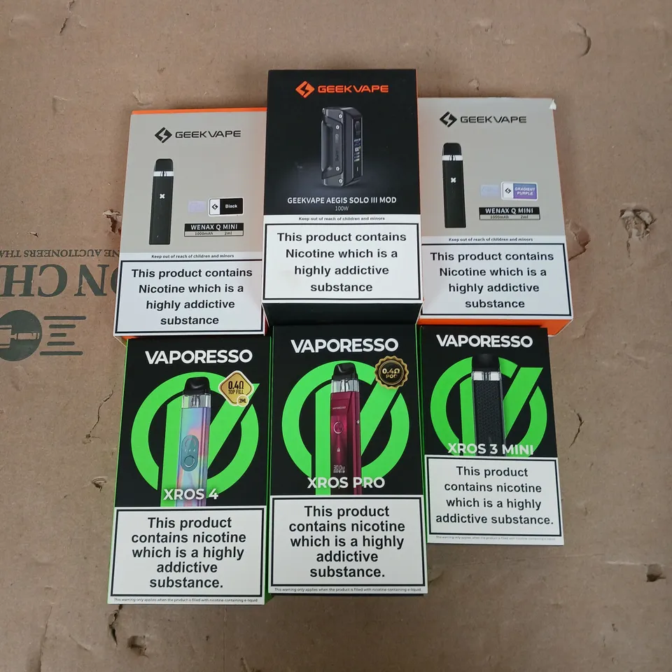 APPROXIMATELY 20 VAPES, E-CIGARETTES & ACCESSORIES TO INCLUDE - GEEKVAPE WENAX Q MINI - VAPORESSO XROS 4 - VAPORESSO XROS PRO - ETC