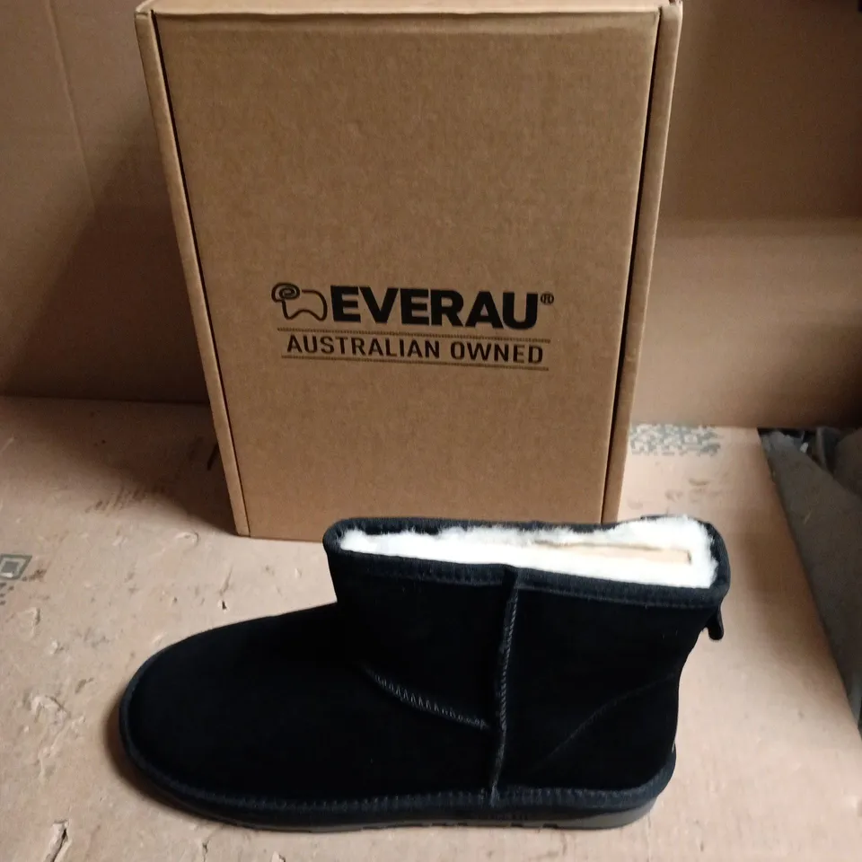 EVERAU BLACK SHEARLING-LINED ANKLE BOOTS – UK SIZE 11