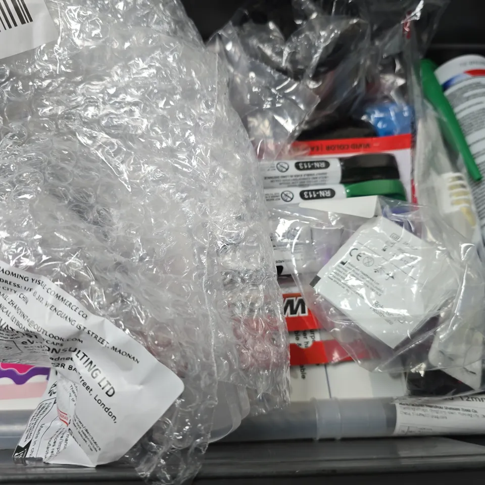 APPROXIMATELY 13 ASSORTED ITEMS TO INCLUDE - WHITE BOARD MARKER , MORANDI COLOR PENS ETC