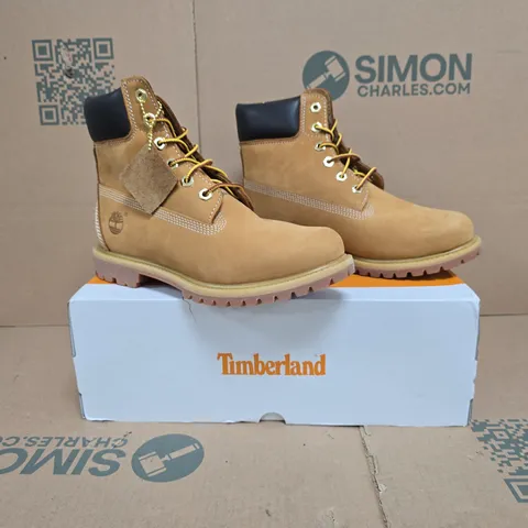 BOXED PAIR OF TIMBERLAND ANKLE BOOTS IN WHEAT SIZE UK 6