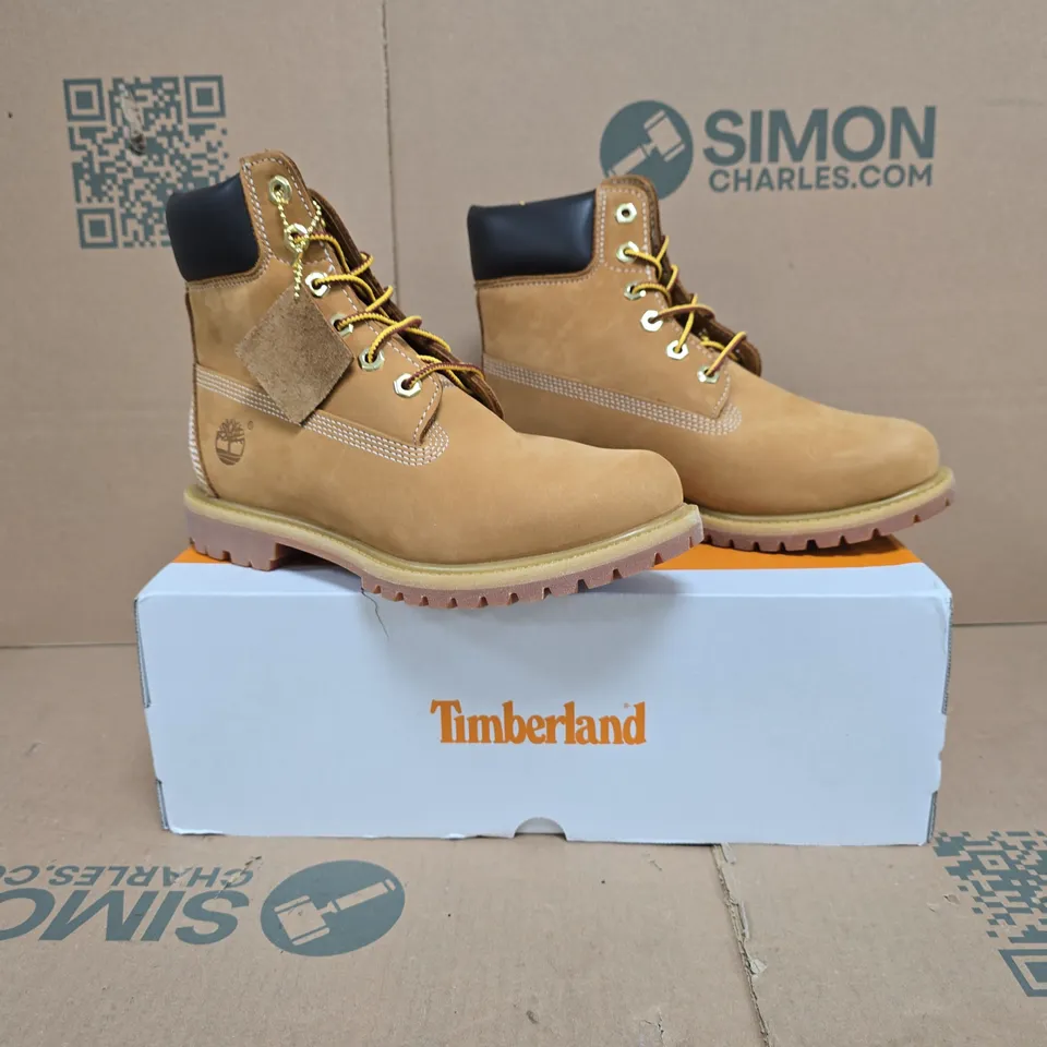 BOXED PAIR OF TIMBERLAND ANKLE BOOTS IN WHEAT SIZE UK 6