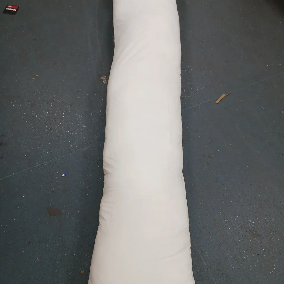 LONG CUDDLE PILLOW IN WHITE