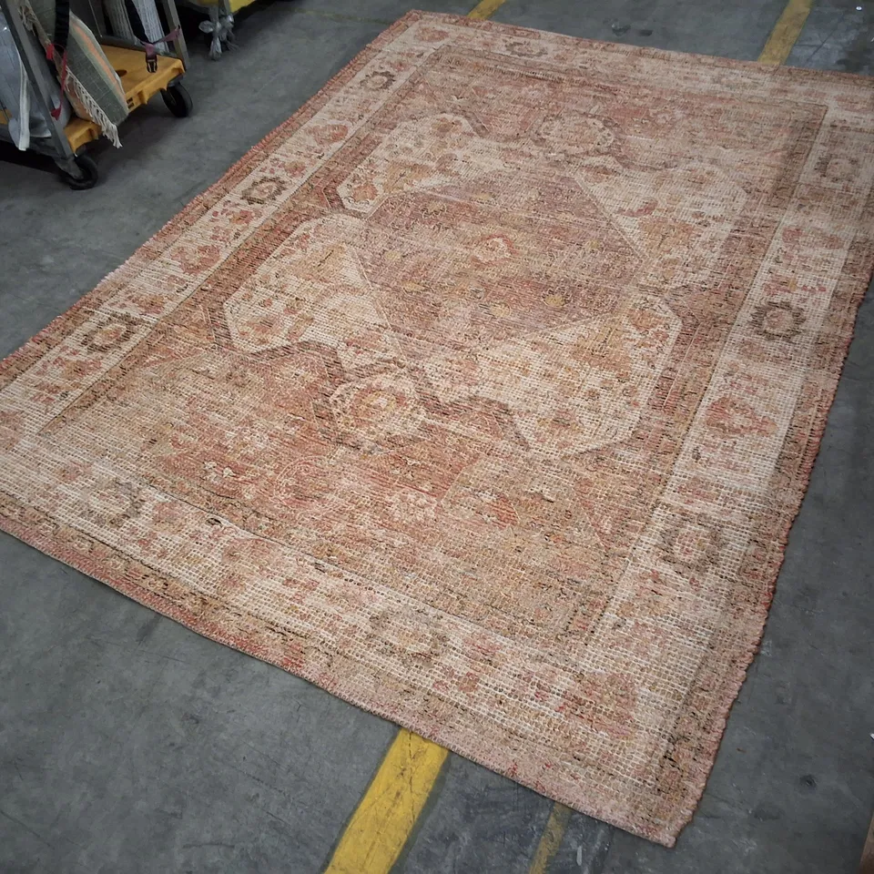 LARGE ORIENTAL-STYLE RUG APPROXIMATELY 200×290CM