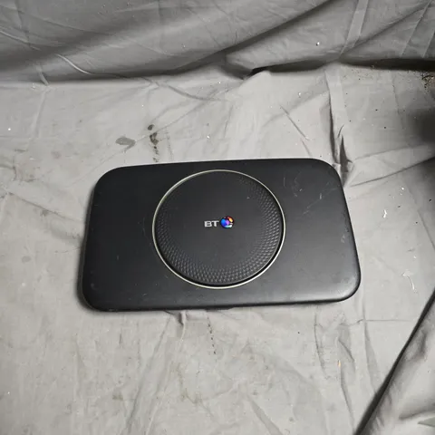 BOX OF APPROXIMATELY 8 ASSORTED ELECTRICAL ITEMS INCLUDING BT HUB , SKY HUB AND LED MOTION SENSOR 