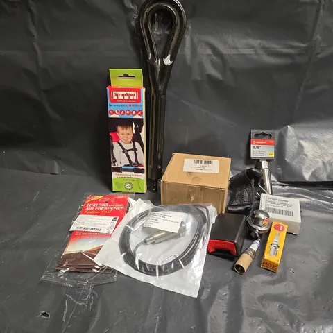 APPROXIMATELY 12 ASSORTED VEHICLE PARTS & ACCESSORIES TO INCLUDE SPARK PLUGS, SPARK PLUG SOCKET, SAFETY STRAP, ETC