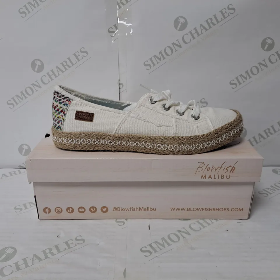 BOXED PAIR OF BLOWFISH MALIBU BUENOS TRAINERS IN WHITE SIZE 8