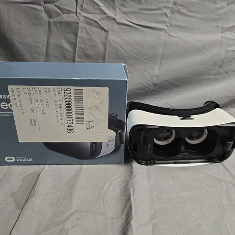 Samsung Gear VR headset (Powered by Oculus) – boxed