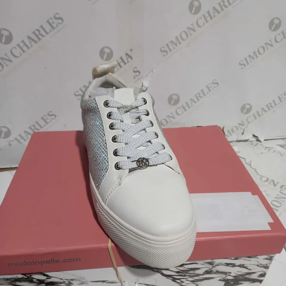 BOXED MODA IN PELLE WHITE TRAINER - UK SIZE 5