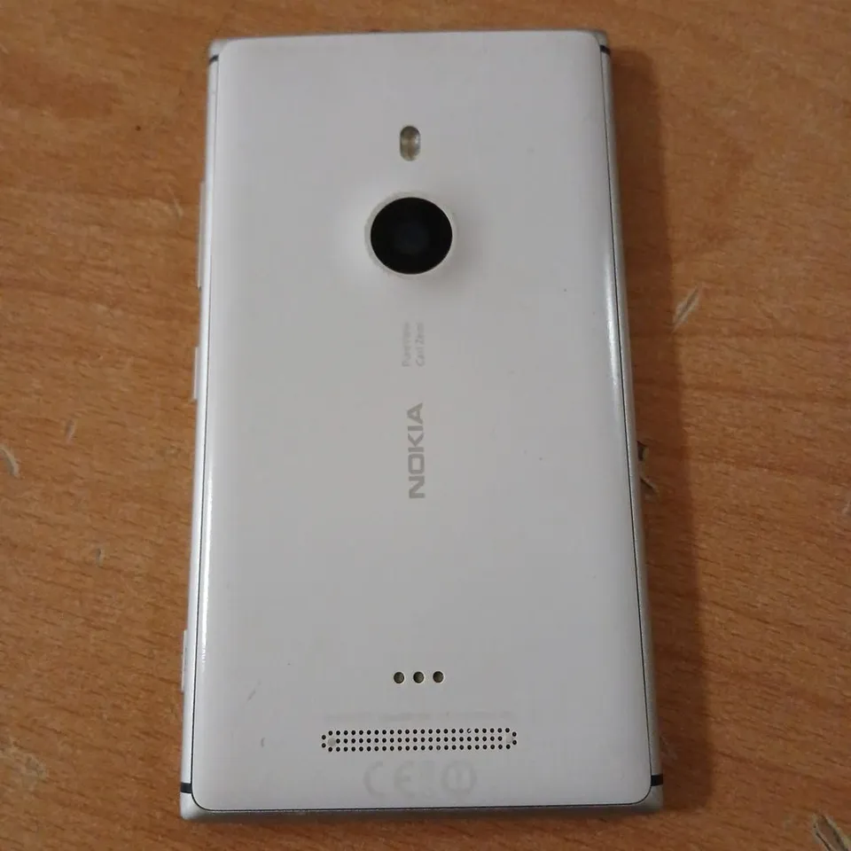 NOKIA LUMIA 925 SMARTPHONE – SILVER