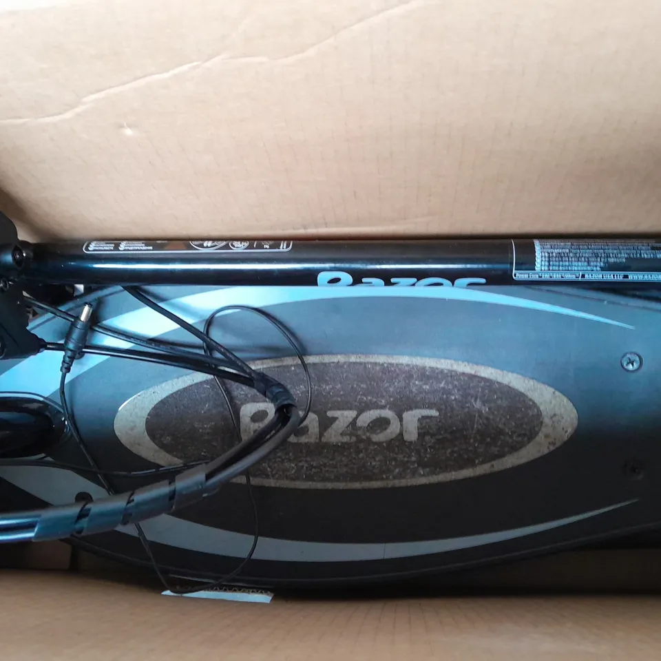 BOXED RAZOR POWERCORE E90 ELECTRIC SCOOTER IN BLACK - COLLECTION ONLY RRP £199.99