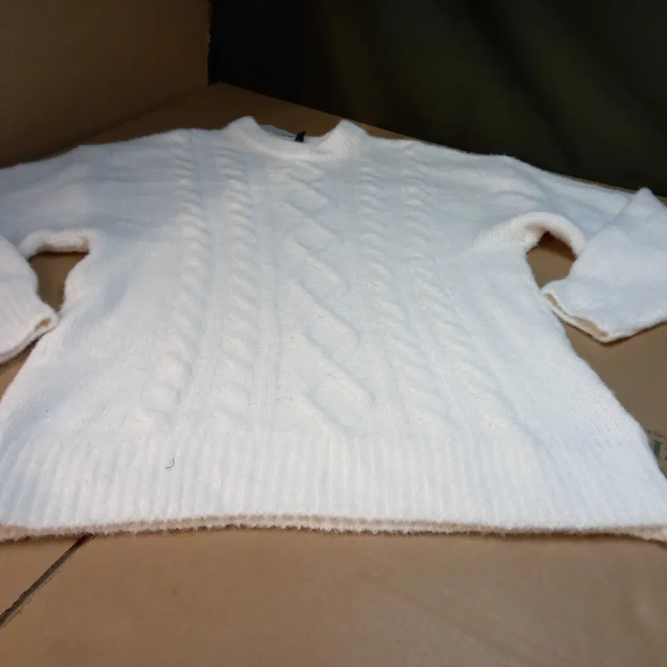 DIVIDED WHITE SOFT KNIT JUMPER - XS