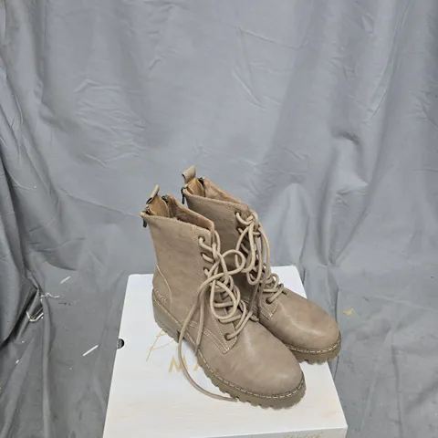 BLOWFISH MALIBU LEITH BOOTS – ALMOND REDWOOD, UK 6 (EU 39, US 8.5)