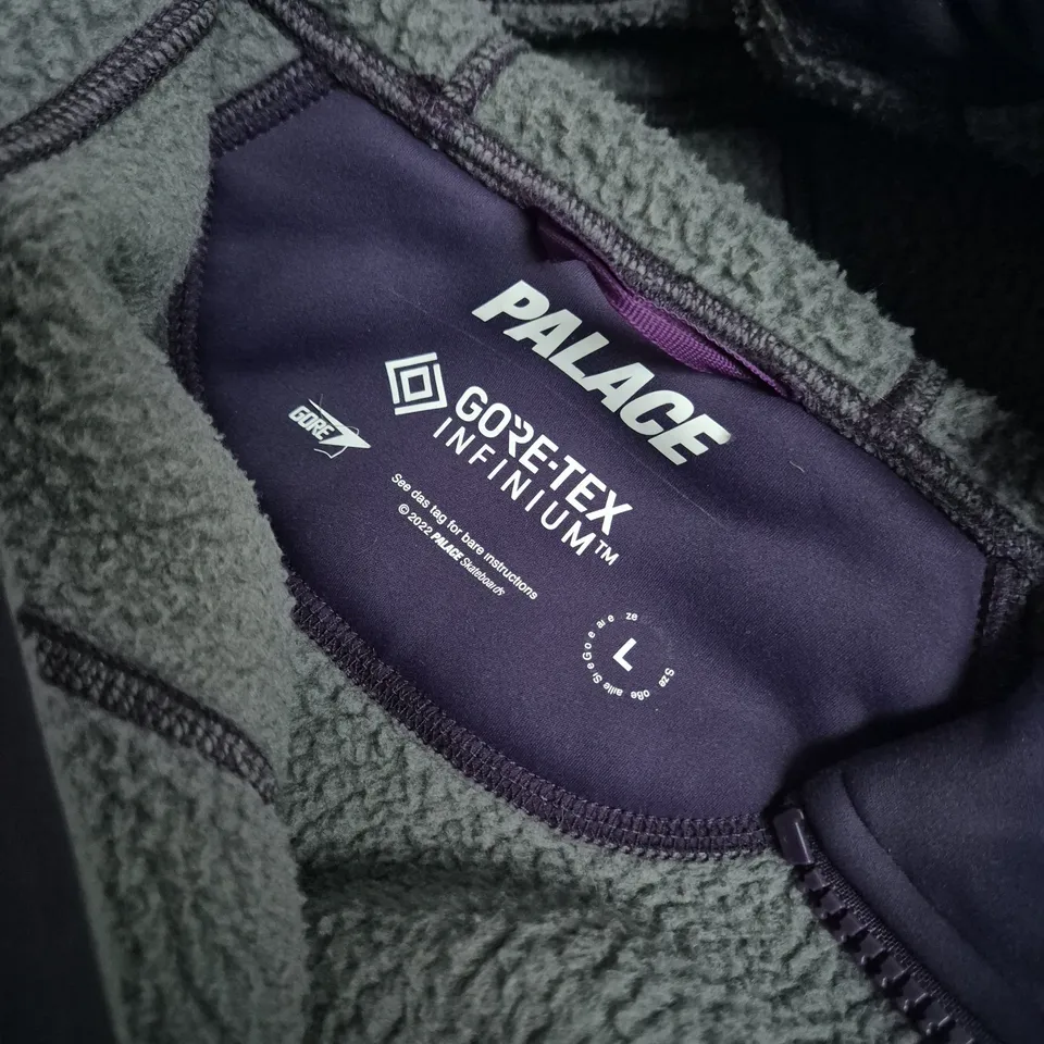 PALACE GORE-TEX INFINIUM JACKET – SIZE L (UK LARGE)