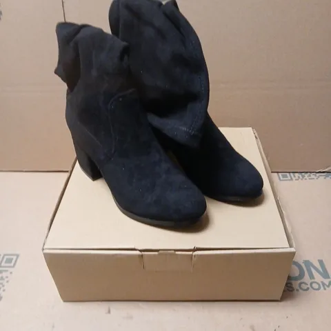 WOMEN'S SUEDE BOOTS, BLACK, UK 3