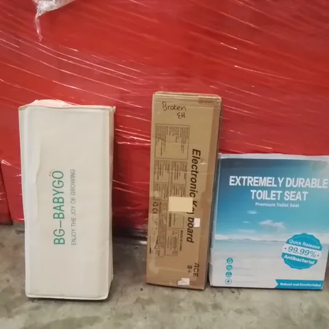 PALLET OF ASSORTED HOUSEHOLD GOODS AND PRODUCTS TO INCLUDE;BABY MAT,ELECTRONIC KEYBOARD,TOILET SEAT 