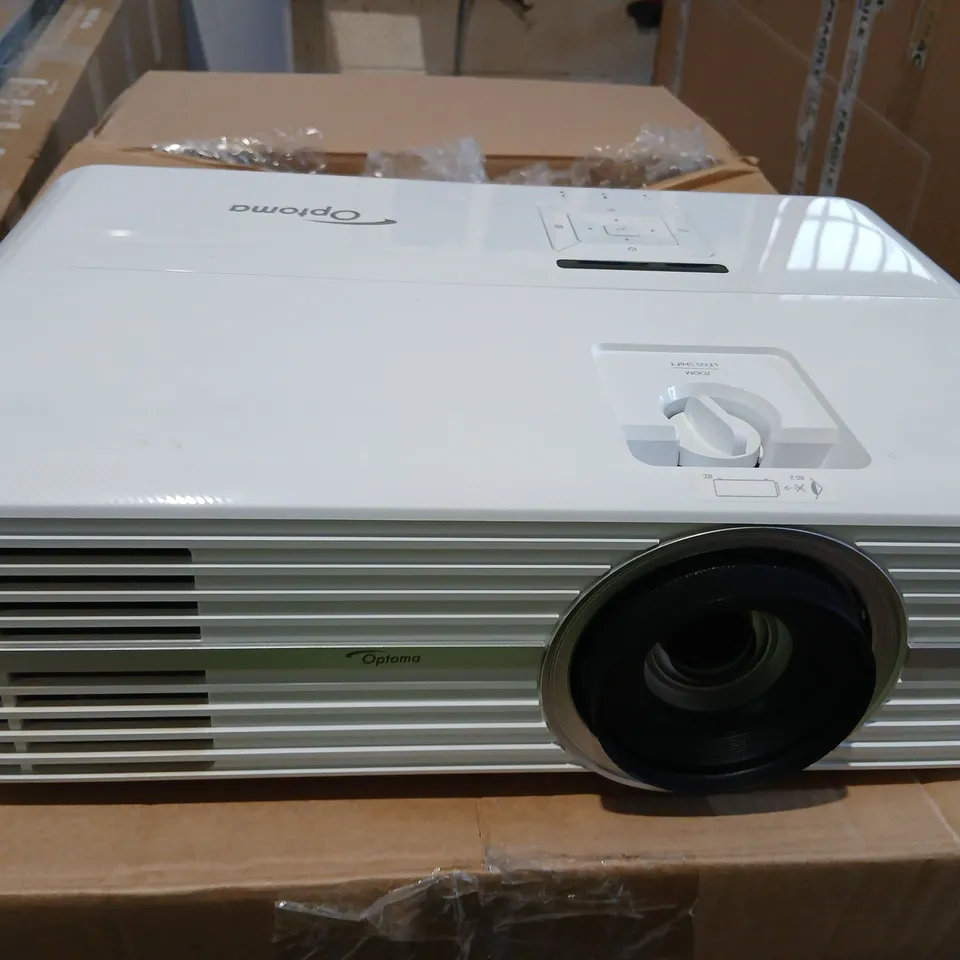 OPTOMA UHD 52ALU DLP PROJECTOR