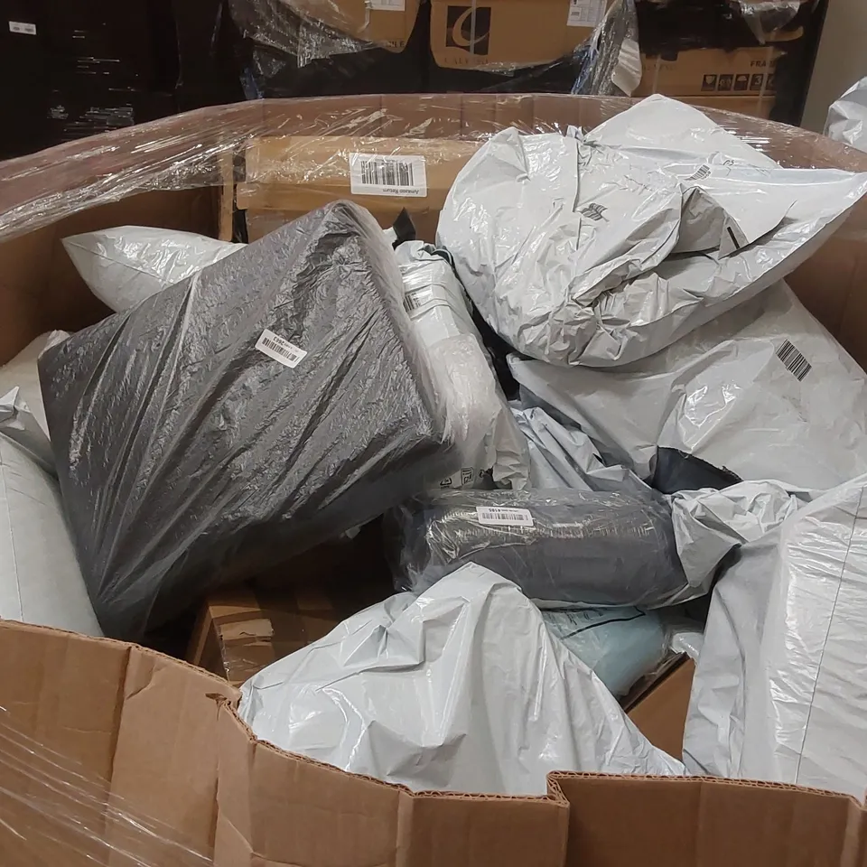 PALLET TO CONTAIN A LARGE ASSORTMENT OF PILLOWS, CUSHIONS AND RELATED PRODUCTS 