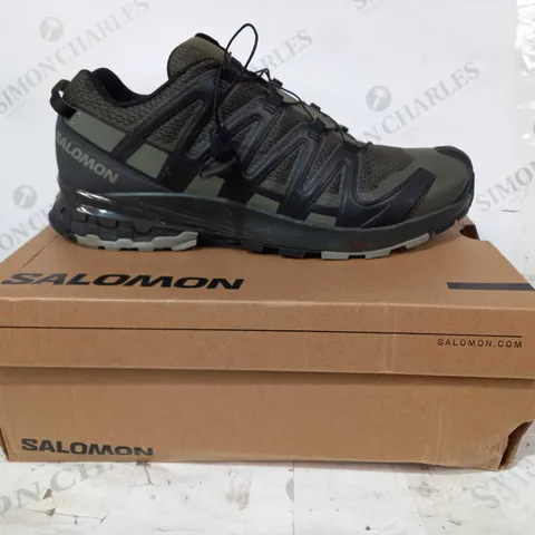 BOXED PAIR OF SALOMON ORTHOLITE TRAINERS IN GREEN/BLACK UK SIZE 10