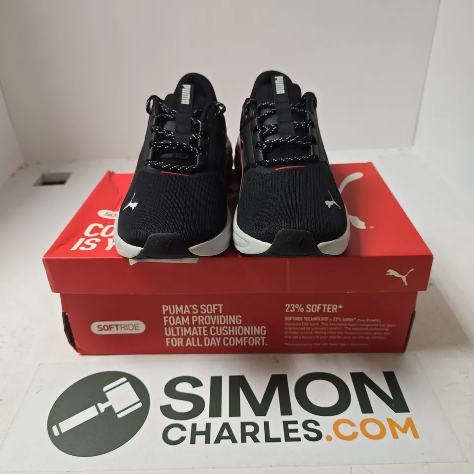 BOXED PAIR OF PUMA CELL THRILL DASH TRAINERS IN BLACK - UK 9