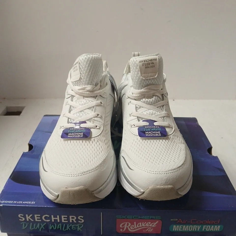 BOXED PAIR OF SKECHERS D'LUX WALKER WOMEN'S TRAINERS - UK 8