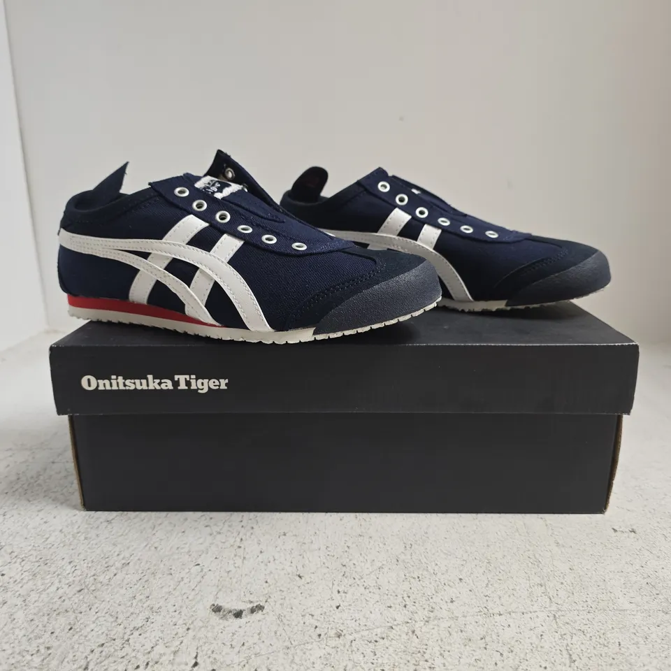 BOXED PAIR OF ONITSUKA TIGER TRAINERS IN NAVY/WHITE SIZE 3.5