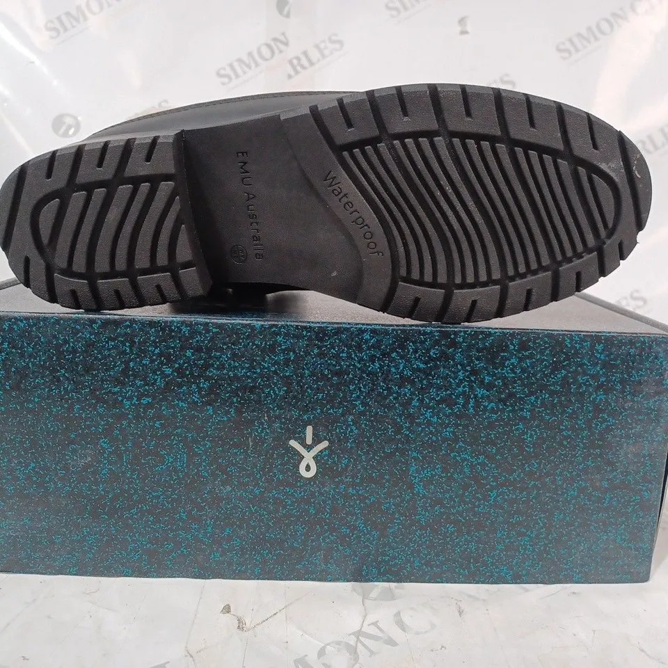 BOXED PAIR OF EMU AUSTRALIA OKAB FAUX FUR ANKLE BOOTS IN BLACK UK SIZE 7