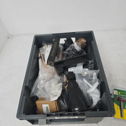 TOTE OF APPROXIMATELY 14 ASSORTED ITEMS TO INCLUDE: TCT WOOD HOLE SAW