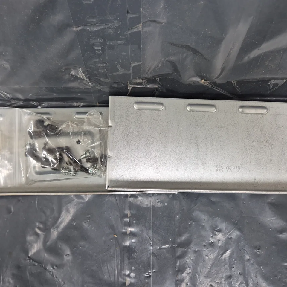 APC RACK MOUNT BRACKET KIT L+R ROHS