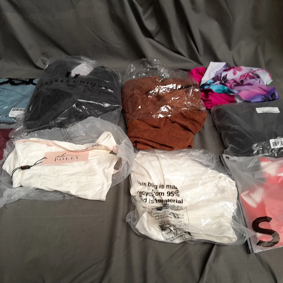 BOX OF APPROXIMATELY 18 ASSORTED ITEMS TO INCLUDE - DRESSES , JUMPERS , AND  T-SHIRTS ETC