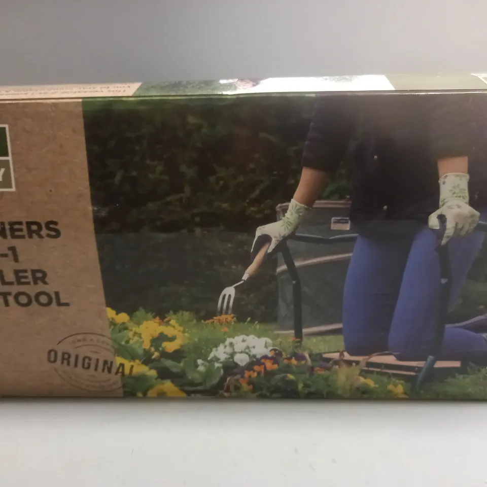 BOXED TOWN & COUNTRY GARDENERS 2 IN 1 KNEELER AND STOOL 