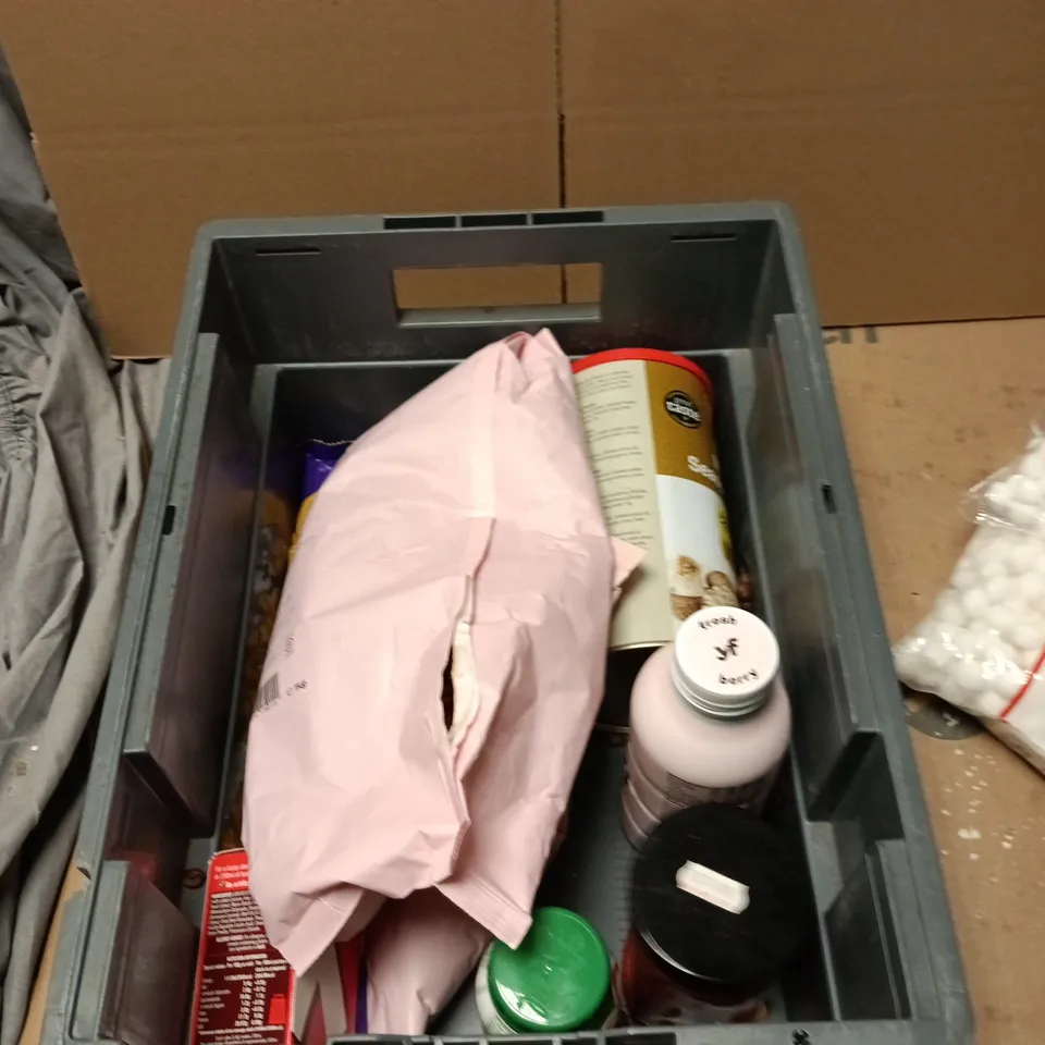 TOTE OF APPROXIMATELY 11 ASSORTED FOOD AND DRINK ITEMS TO INCLUDE: 2X 1KG MINT IMPERIALS 