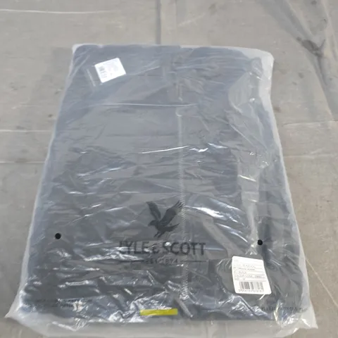LYLE & SCOTT ZIP-THROUGH HOODIE – JET BLACK, SIZE M )(VERIFY MODEL)