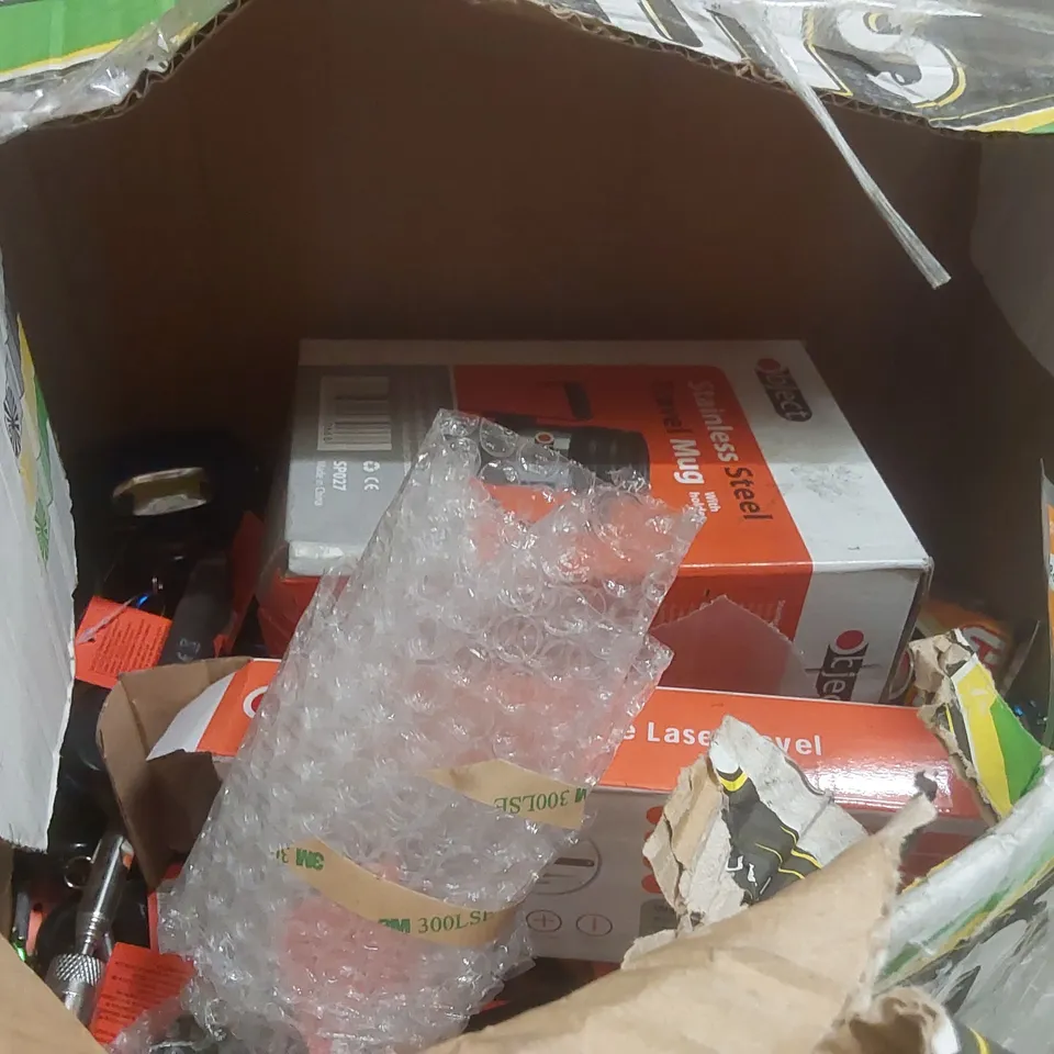 PALLET CONTAINING A VERY LARGE QUANTITY OF ASSORTED LABUBU DOLLS, USB MAIN PLUGS, BUTTERKIST AIR FRESHENERS ECT
