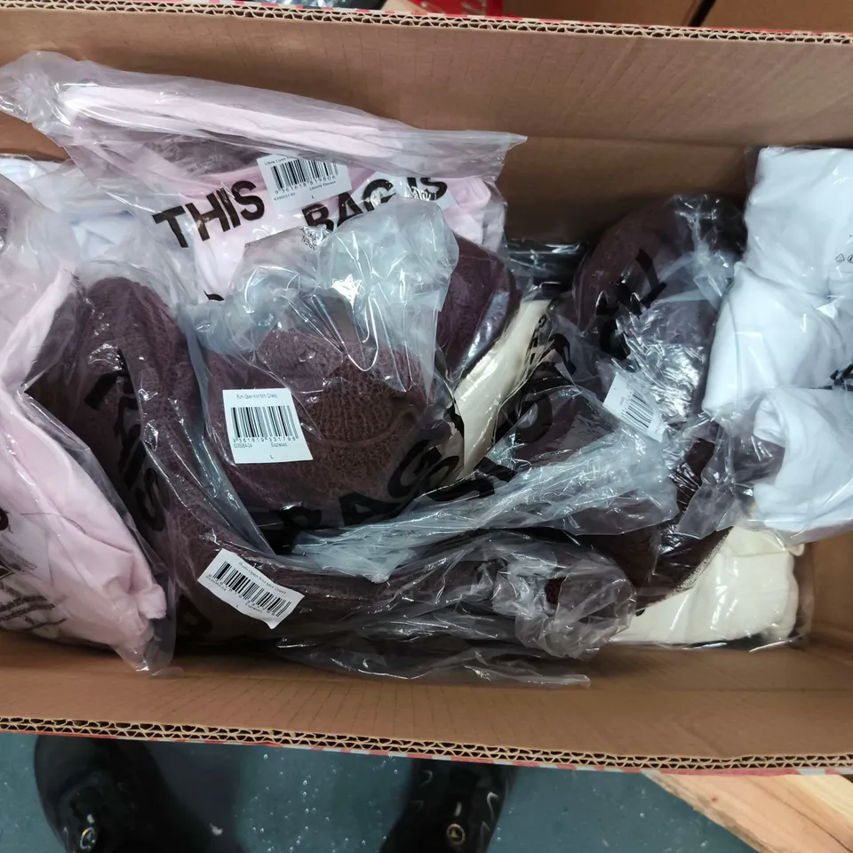 APPROXIMATELY 14 ASSORTED CLOTHING ITEMS IN VARIOUS SIZES, COLOURS & STYLES TO INCLUDE GRAPHIC CREW SEAT, HOLD ME HALTER TWIST BACK, OPEN KNIT MINI DRESS, ETC